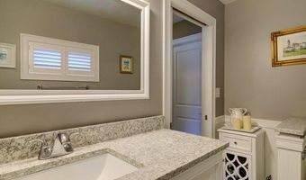 7 Dean Ave, Newport, RI 02840