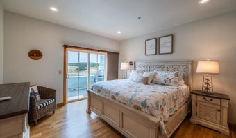 1323 VILLAGE Loop, Bandon, OR 97411