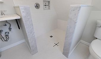 92 Franklin St, Bristol, RI 02809