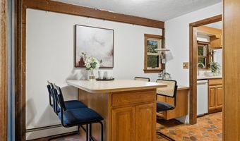 4 Lantern Ln, Bedford, MA 01730