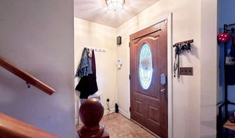 29 Hooker Rd, Bridgeport, CT 06610