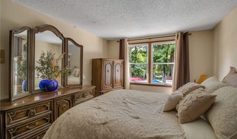7 Shalamar Ct, Amherst, NY 14068