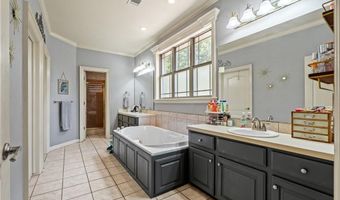 3911 Golf Course Dr, Alma, AR 72921