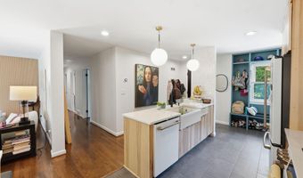 5902 WILSON Ln, Bethesda, MD 20817