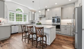 33 S Crossing Way, Bethel, CT 06801