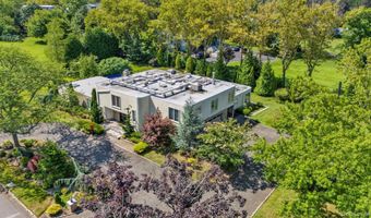 10 Macy Dr, Hewlett Bay Park, NY 11557