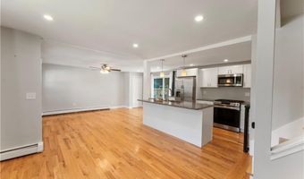 88 General Hawkins Dr, Warwick, RI 02888