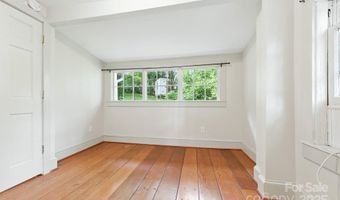 54 Downing St, Asheville, NC 28806