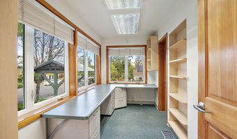 1049 Siskiyou Blvd, Ashland, OR 97520