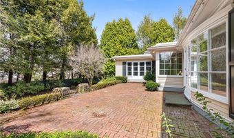 28 S Hill Dr, Cranston, RI 02920