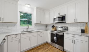 18 Vale Rd, Brookfield, CT 06804