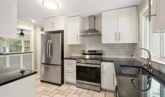 35 Skytop Rd, Andover, NJ 07860