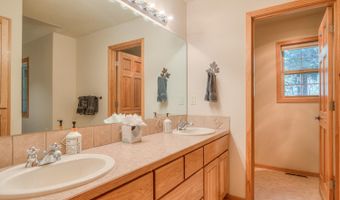 17295 Azusa Rd, Bend, OR 97707