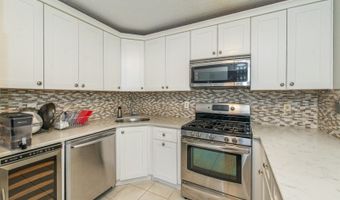 249 Robertson Way 249, Bayonne, NJ 07035