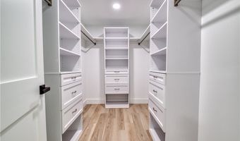 19121 Brewster Rd, Aurora, OH 44202