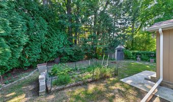 87 Buckingham Dr, Albany, NY 12208