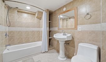 6219 CRESTWOOD Dr, Alexandria, VA 22312