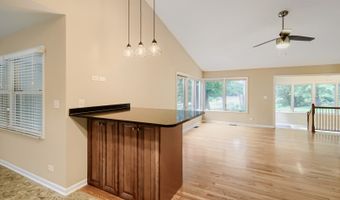 17 Willow St, Algonquin, IL 60102