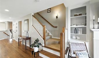 469 North Ln, Bristol, RI 02809
