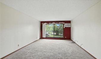 4 Pine Tree Dr 233, Arden Hills, MN 55112