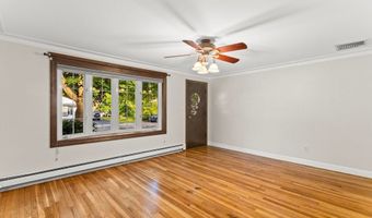 12 Oak Ter, Bellingham, MA 02019