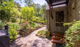 33 Sunset Dr, Anniston, AL 36207