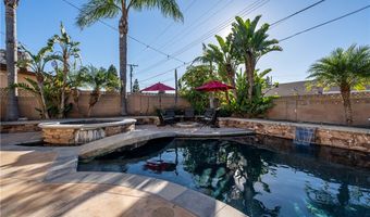 949 S Peregrine Pl, Anaheim, CA 92806