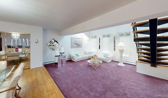 53 Coolidge Ave, Amity Harbor, NY 11701
