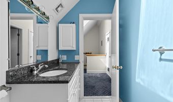 15 Hammersmith Rd #14, Newport, RI 02840
