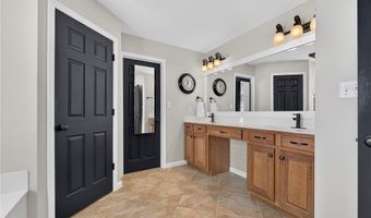1388 Red Oak Plantation Dr, Ballwin, MO 63021