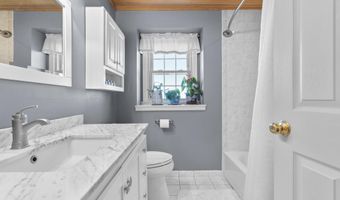 58 Lantern View Dr, Branford, CT 06405