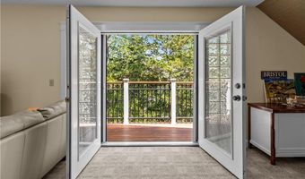 93 Kickemuit Ave, Bristol, RI 02809