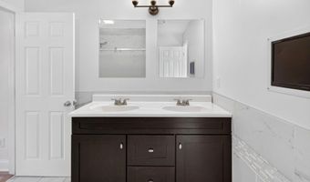 5 Normandy Sq, Guilderland, NY 12009