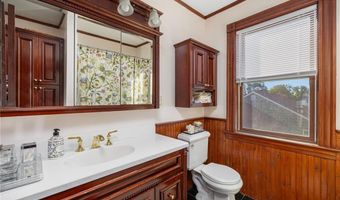 99 Roseneath Ave, Newport, RI 02840