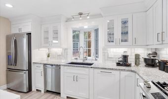447 Maymont Dr, Ballwin, MO 63011
