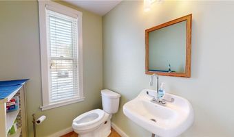 460 E Main Rd, Middletown, RI 02842