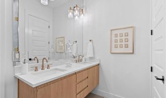 609 SW 4th St, Bentonville, AR 72712