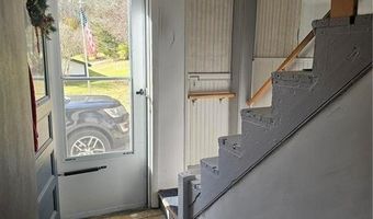 8 Lake Ct, Hopkinton, RI 02804