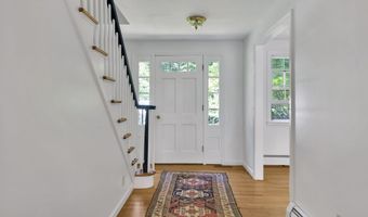 3 Deerfield Dr, Clinton, CT 06413