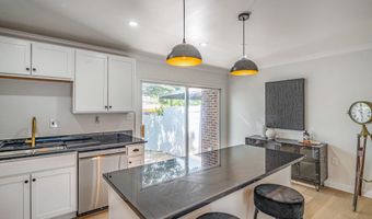 1325 BARNABY Ter SE, Washington, DC 20032