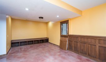 923 S 10th St, Adel, IA 50003