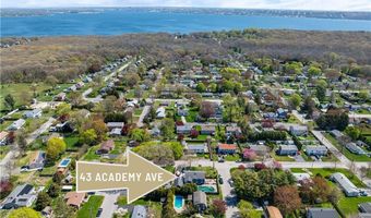 43 Academy Ave, Bristol, RI 02809