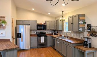 99 Yankee Ave, Bangor, ME 04401