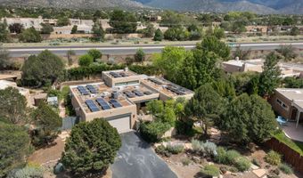 2740 TRAMWAY Cir NE, Albuquerque, NM 87122