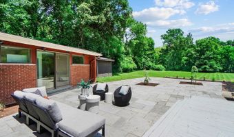 7460 Fair Oaks Dr, Amberley, OH 45237