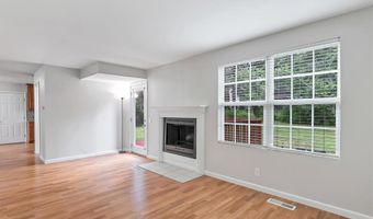 330 Whitehall Dr, Ballwin, MO 63021