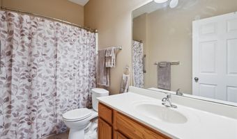 909 7th Ave SE 6, Altoona, IA 50009
