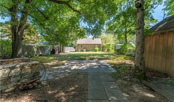104 Knotty Oak Rd, Coventry, RI 02816