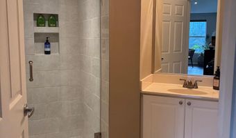 5924 FOUNDERS HILL Dr 302, Alexandria, VA 22310