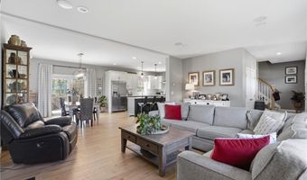81 Golden View Dr, Johnston, RI 02919